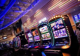 Live Baccarat ဂိမ်း — စစ်မှန်သောဒီလာနှင့် တိုက်ရိုက်ကစားသောနေရာ